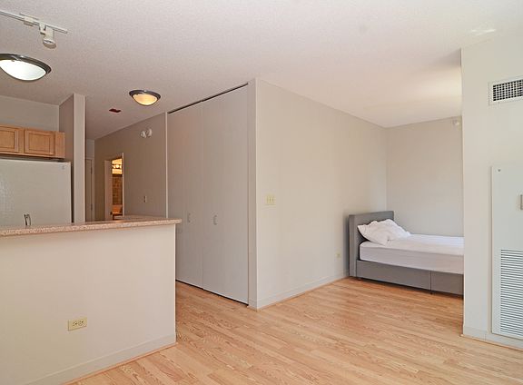 5th image of 222 N Columbus Dr APT 1111
