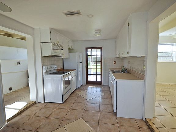 3rd image of 2850 11th St