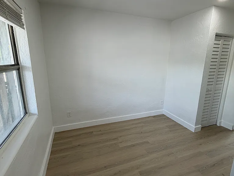 1821 13th St W #3 — Photo 3