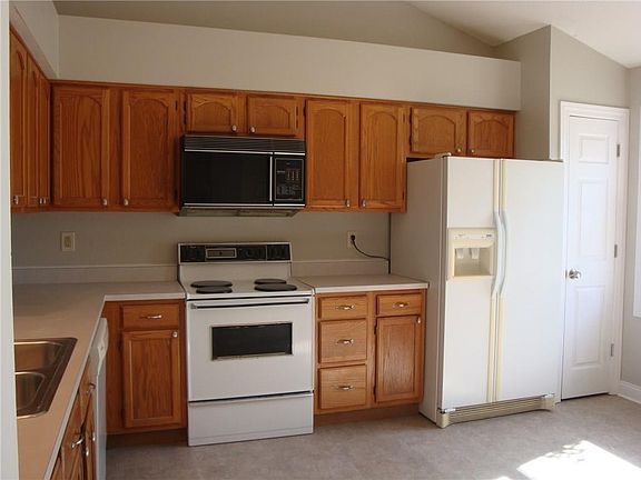 3rd image of 8624 Appleby Ln