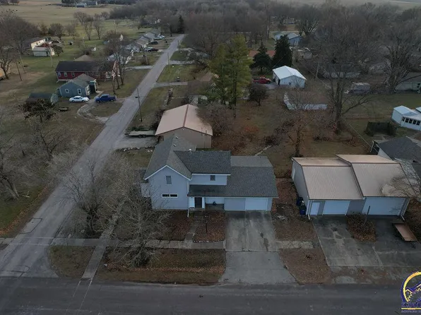 301 Poplar St, Winchester, KS 66097