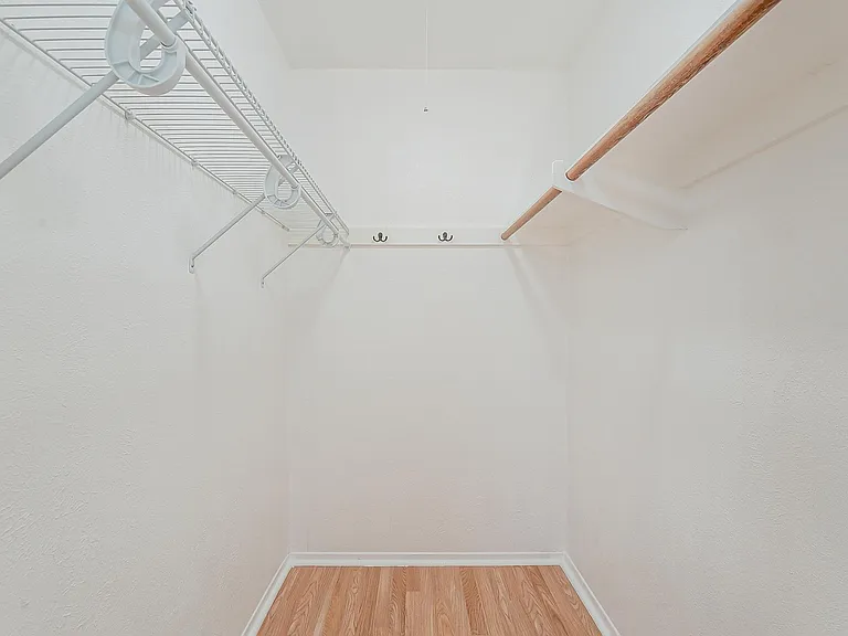 613 W 15th St — Photo 12