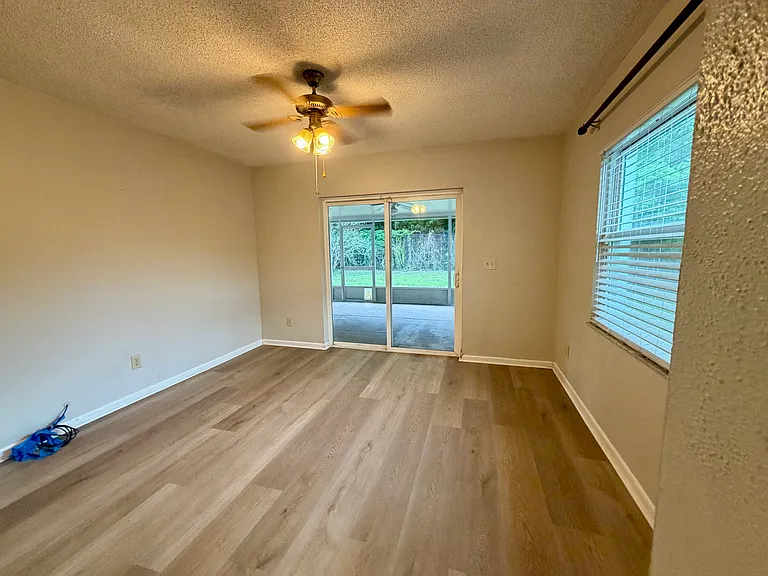 1841 Linden Rd — Photo 37