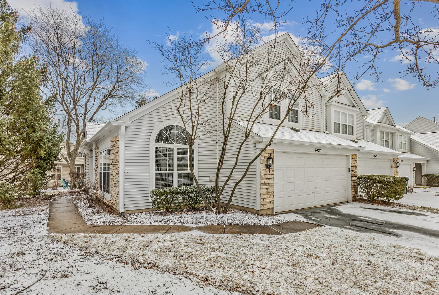 1425 Diamond Dr photo 1