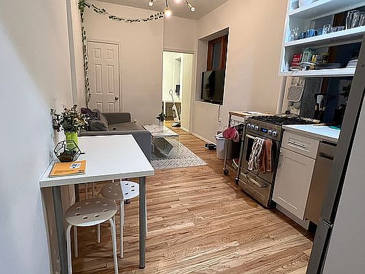 3rd image of 335 W 14th St APT 1