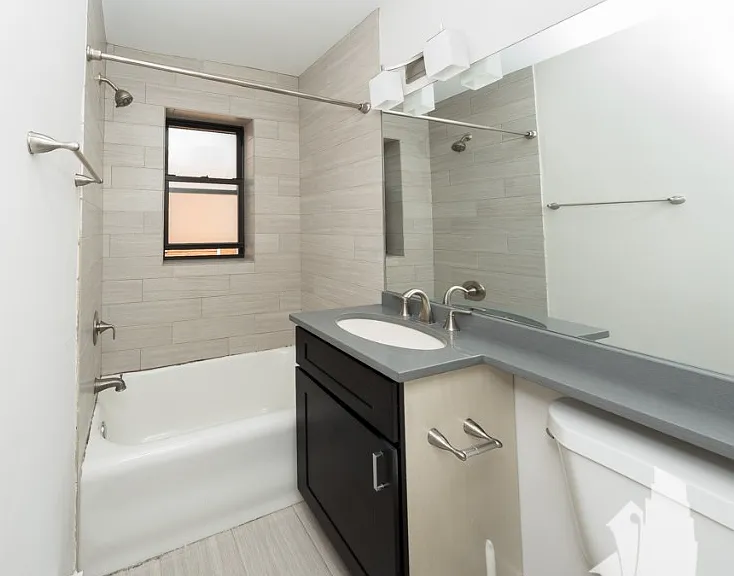 2422 N Kedzie Blvd — Photo 8