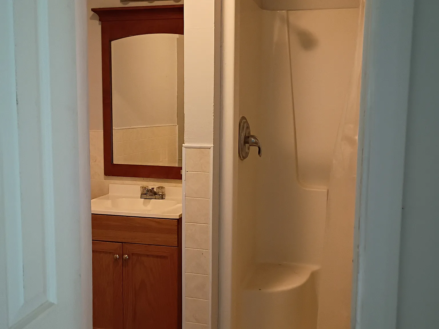 217 Lester Ave — Photo 2