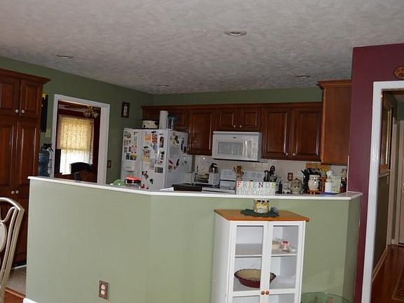 2nd image of 902 Brenna Dr