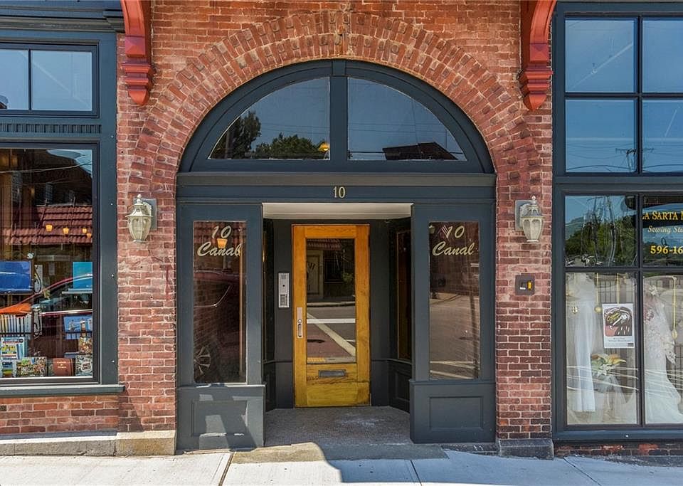 10 Canal St Westerly RI Zillow