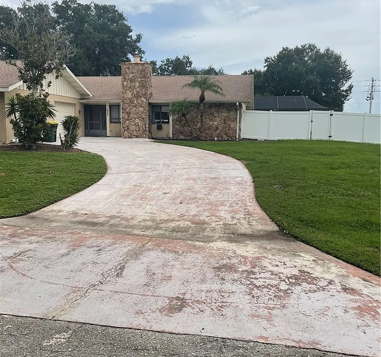 332 Oak Knolls Cir