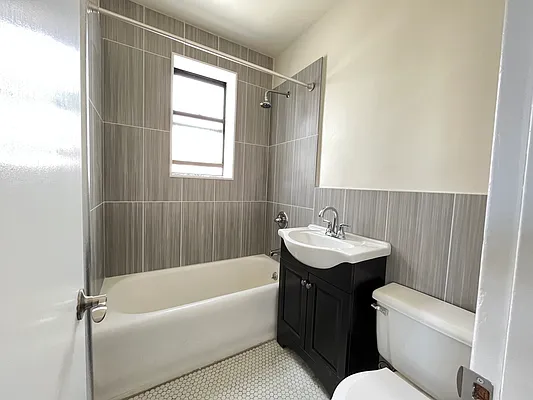 Rented by Modern Spaces | media 11