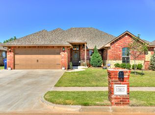 13813 Savannah River Way, Yukon, OK 73099