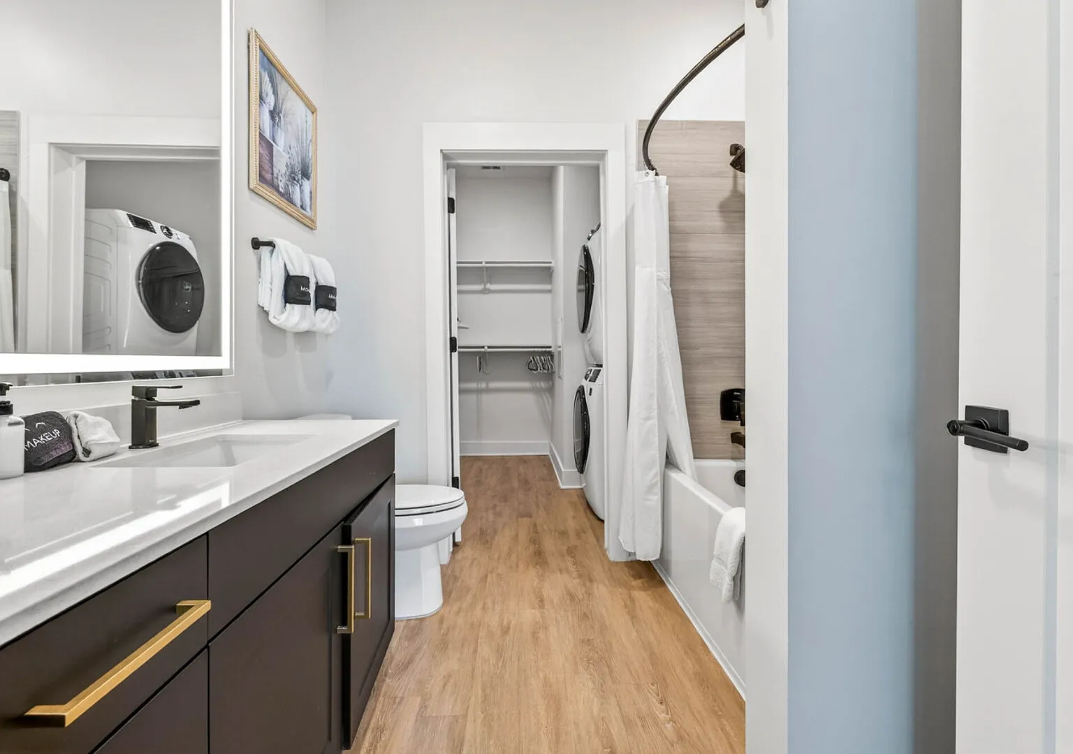 Stylish Studio Midtown near Raymond James — Photo 3
