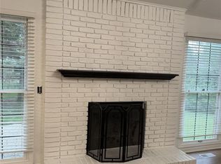 2085 Elkhorn Dr, Rochester Hills, MI 48307