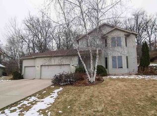 213 Yarrow Hill Dr, Cottage Grove, WI 53527
