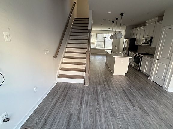 3rd image of 2560 Nicholson St