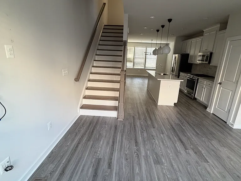 2560 Nicholson St — Photo 3