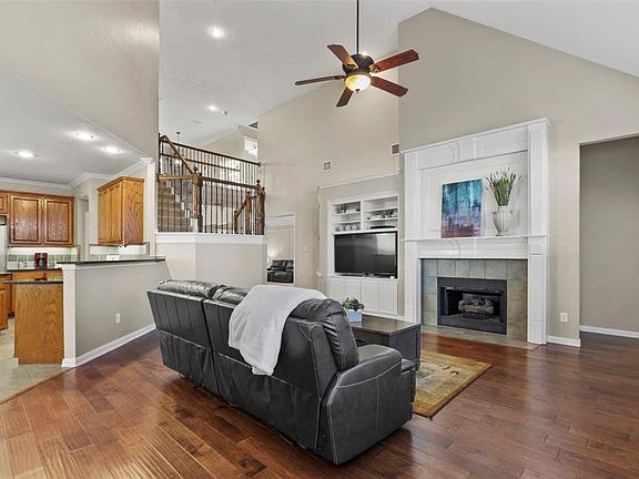 2nd image of 906 Excalibur Dr