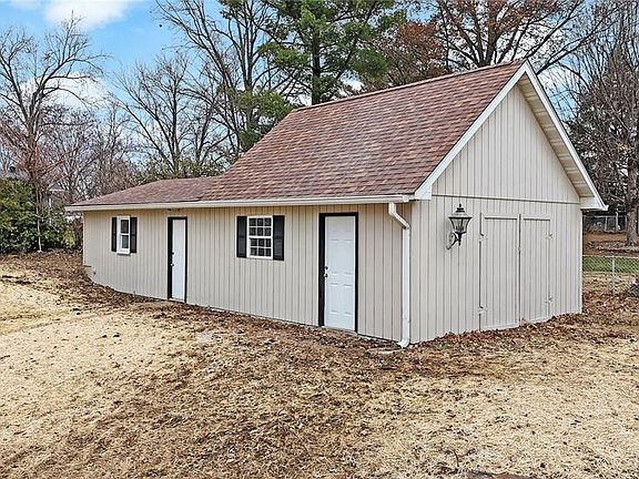 4th image of 208 Yorktown Dr
