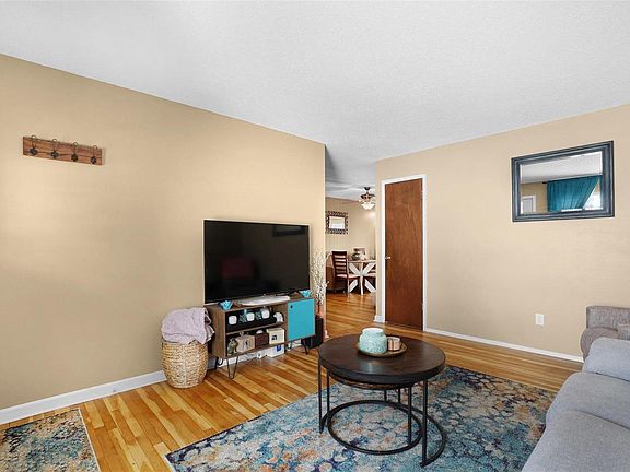 4th image of 7446 Foxfield Dr