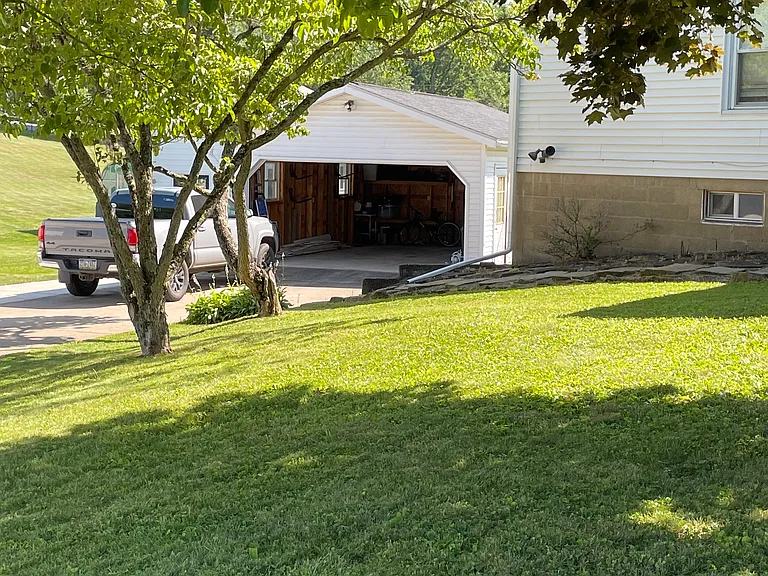 Detached garage
