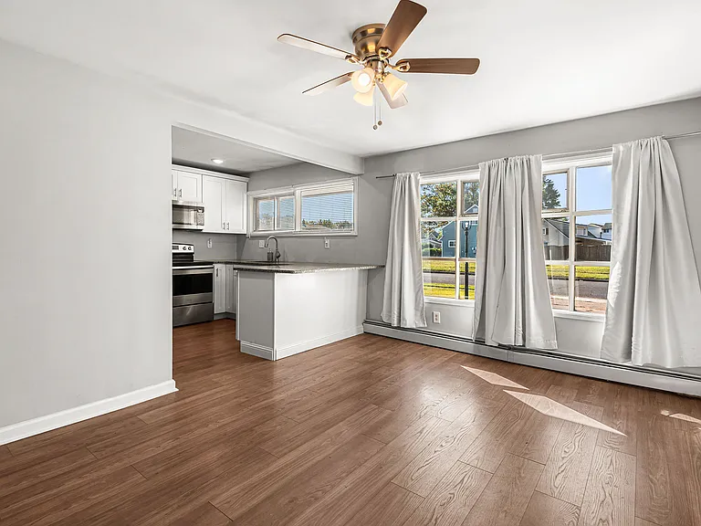 305 N Park Dr — Photo 7