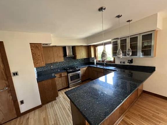 5th image of 2592 Leach Dr