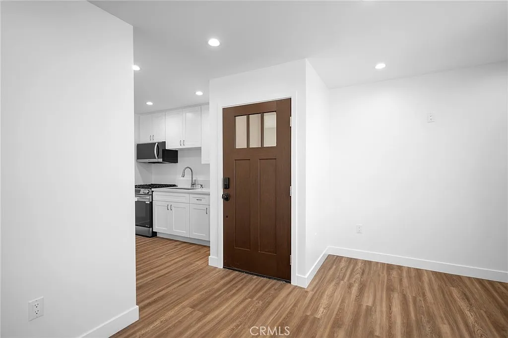1 bed, 577 sqft, $2,000 — Photo 3