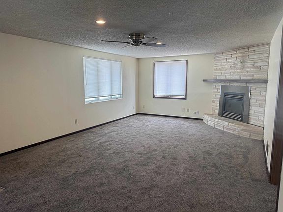 5th image of 918 C Ave