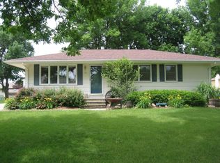 960 3rd St, Waukee, IA 50263