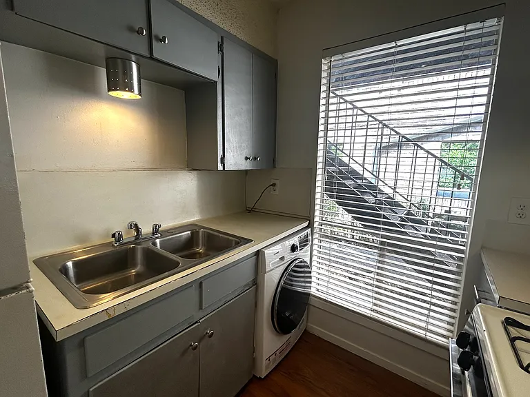 1011 W 23rd St #101 — Photo 13
