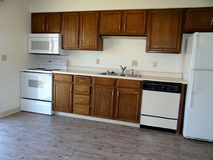 2 bed, 1.0 bath, 884 sqft, $1,150 — Photo 3