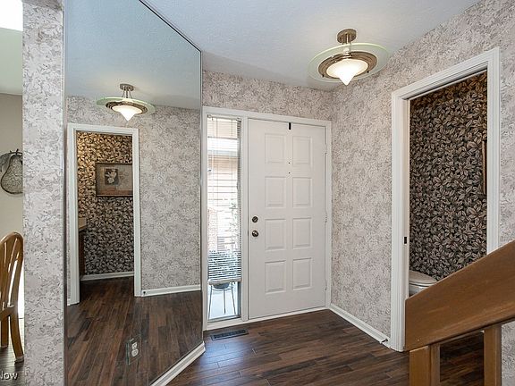 3rd image of 7494 Mill Race Ln