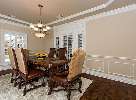 4th image of 1046 Oak Valley Ct