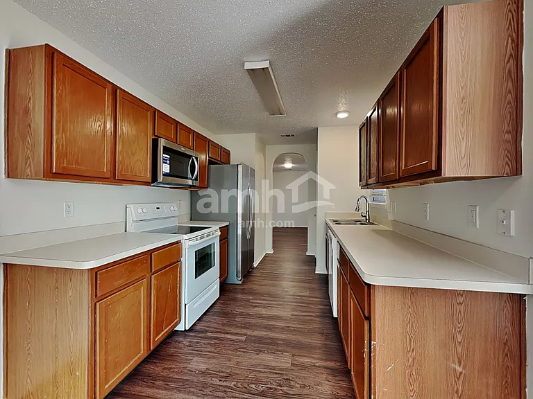 717 Timber Trl — Photo 3