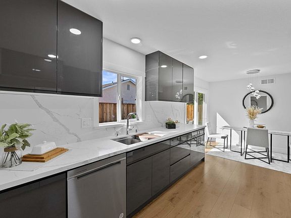 4th image of 3905 Stanford Way