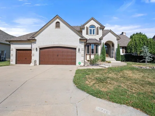 8225 E Oxford Ct, Wichita, KS 67226