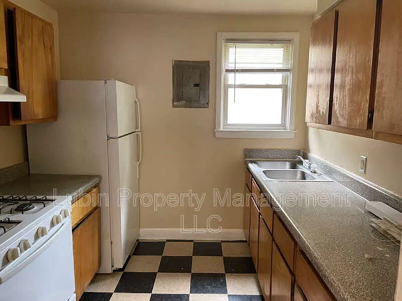 2 bed, 1.0 bath, 687 sqft, $800 — Photo 2