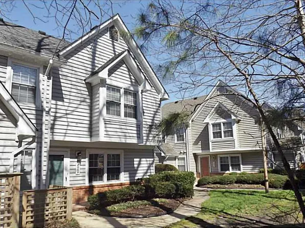 400 Bracknell Arch APT A, Chesapeake, VA 23320