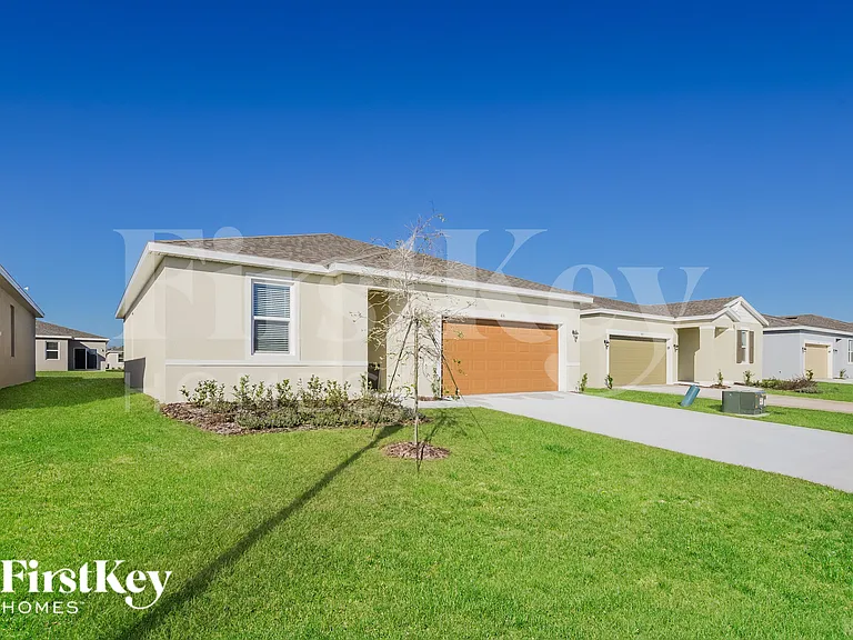 414 Reina Way — Photo 2