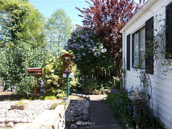 3rd image of 807 S Marion Avenue W