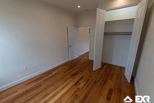 Rented by EXR | media 4