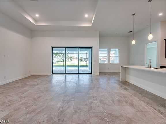 5th image of 4129 SW 14th Ave