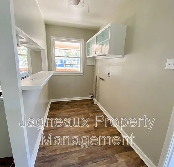3566 Monroe St — Photo 7