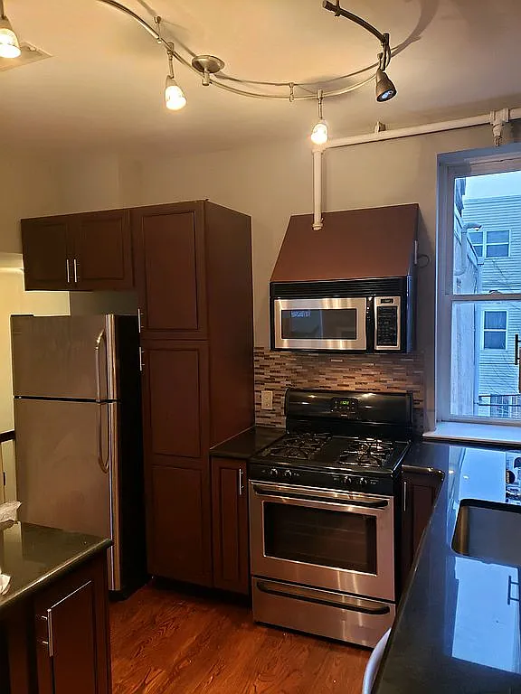 1914 Christian St APT B photo 1