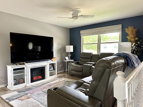 4th image of 315 Maplewood Dr