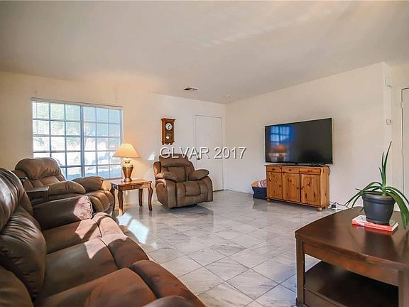 4th image of 925 Highland Trails Ave