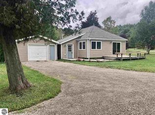 472 N Sylt Rd, Lake Leelanau, MI 49653