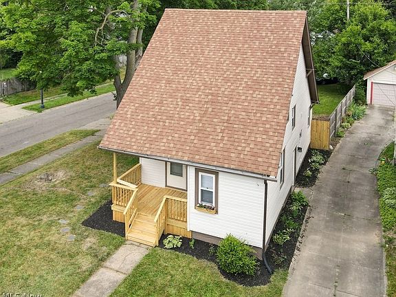 3rd image of 411 Lindenwood Ave