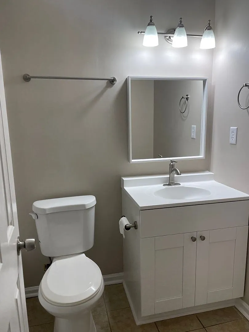 Chestnut Dr 3647 & 3649 - DUPLEX — Photo 2